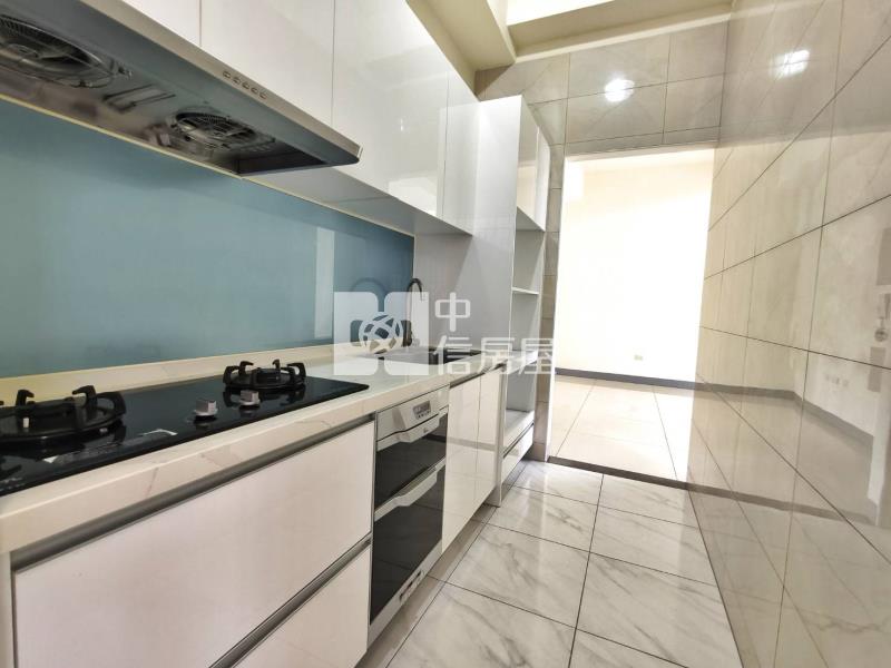 屏東三期文教區5年輕齡雙車華廈房屋室內格局與周邊環境