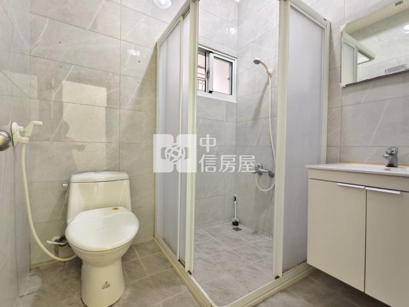 屏東三期文教區5年輕齡雙車華廈房屋室內格局與周邊環境