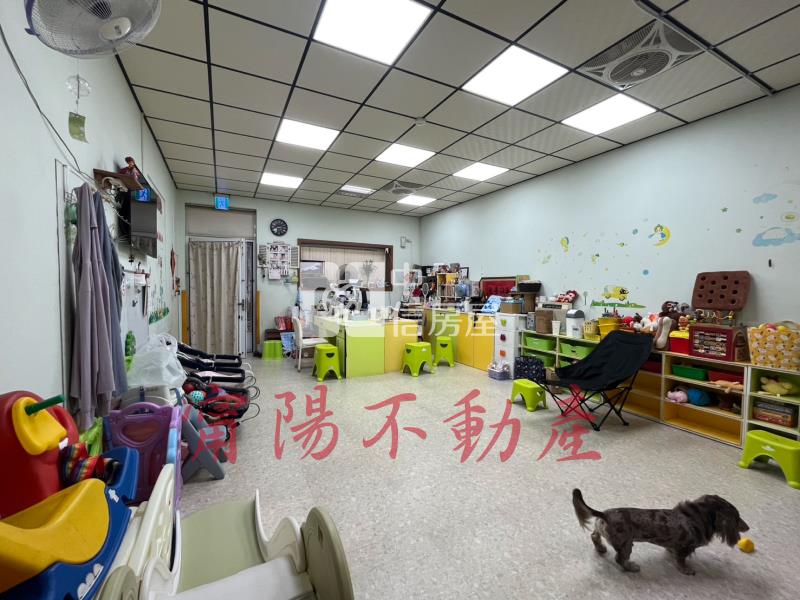 鳳山中山東路面寬金店面房屋室內格局與周邊環境