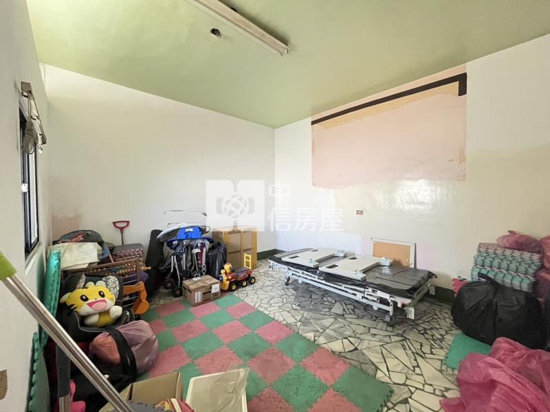 鳳山中山東路面寬金店面房屋室內格局與周邊環境