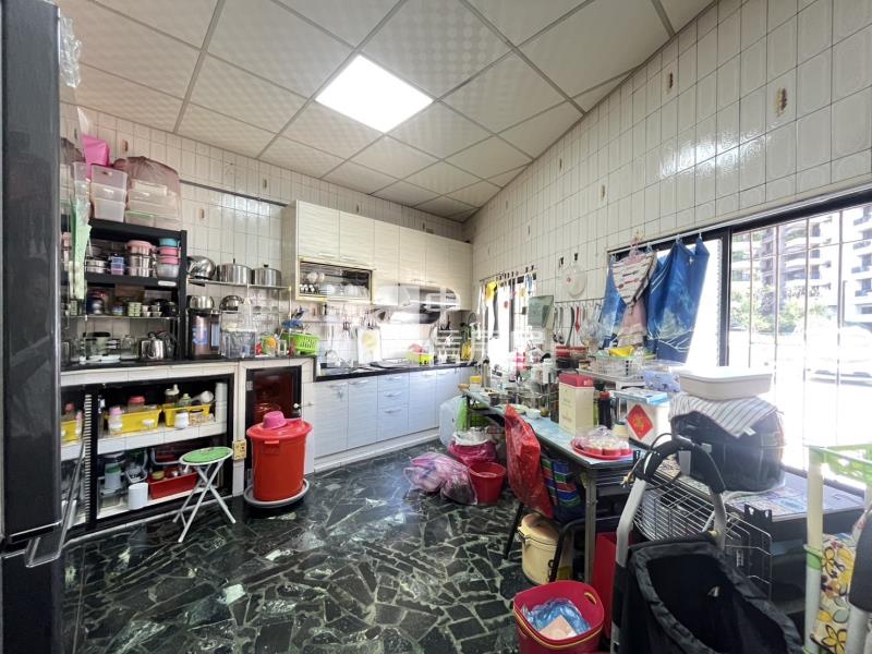 鳳山中山東路面寬金店面房屋室內格局與周邊環境