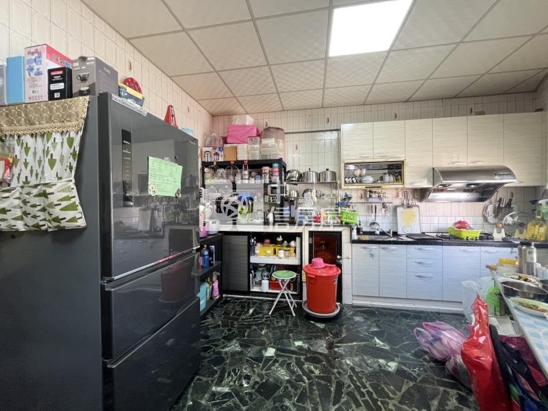 鳳山中山東路面寬金店面房屋室內格局與周邊環境