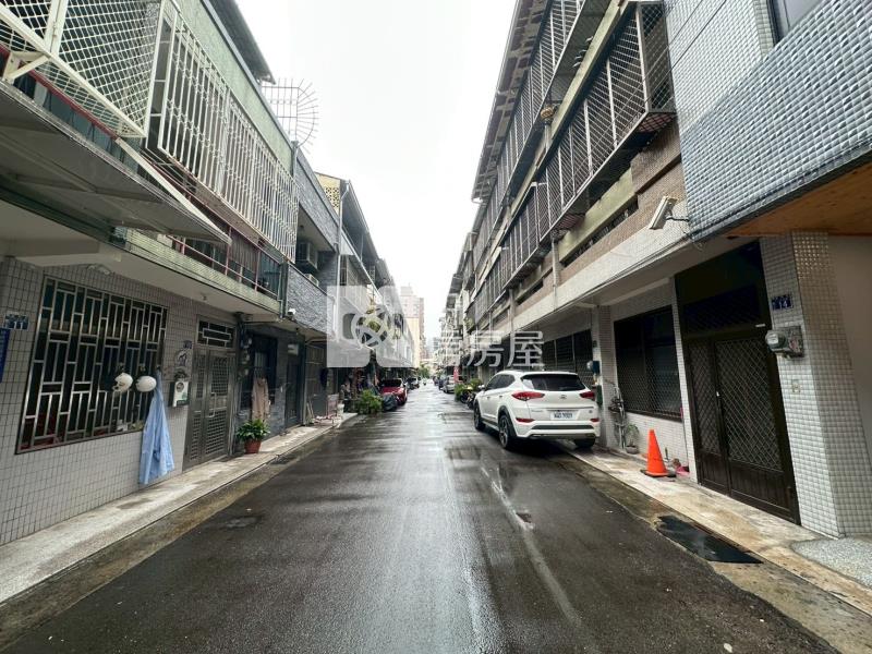 興大健康公園全新整理車庫透天房屋室內格局與周邊環境