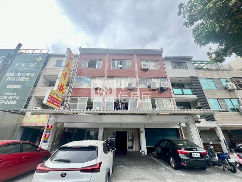 小港森林公園正路上大地坪大面寬便宜金店面房屋室內格局與周邊環境
