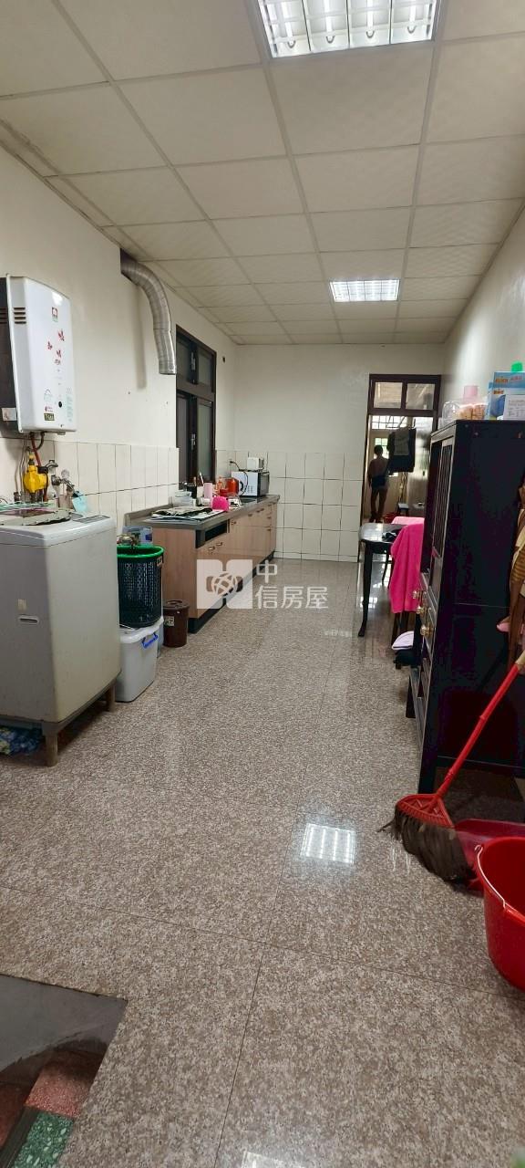 大園市中心大地坪透天金店面房屋室內格局與周邊環境