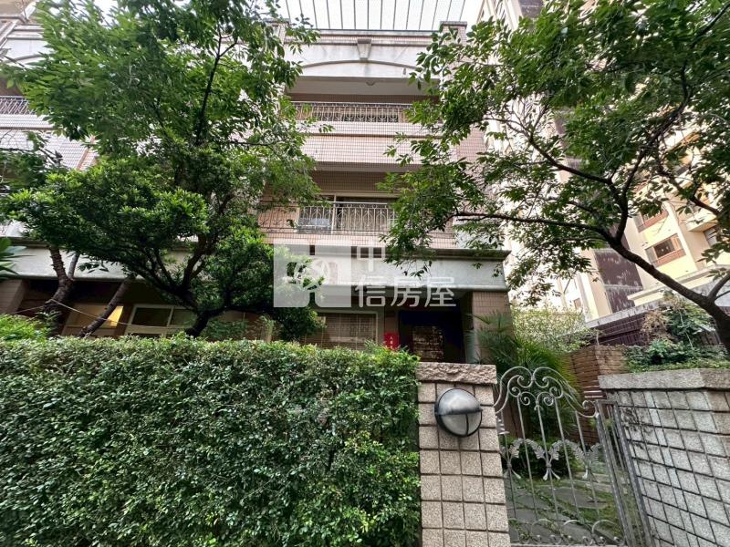 八期豐富公園邊間大地坪雙車庭院別墅房屋室內格局與周邊環境
