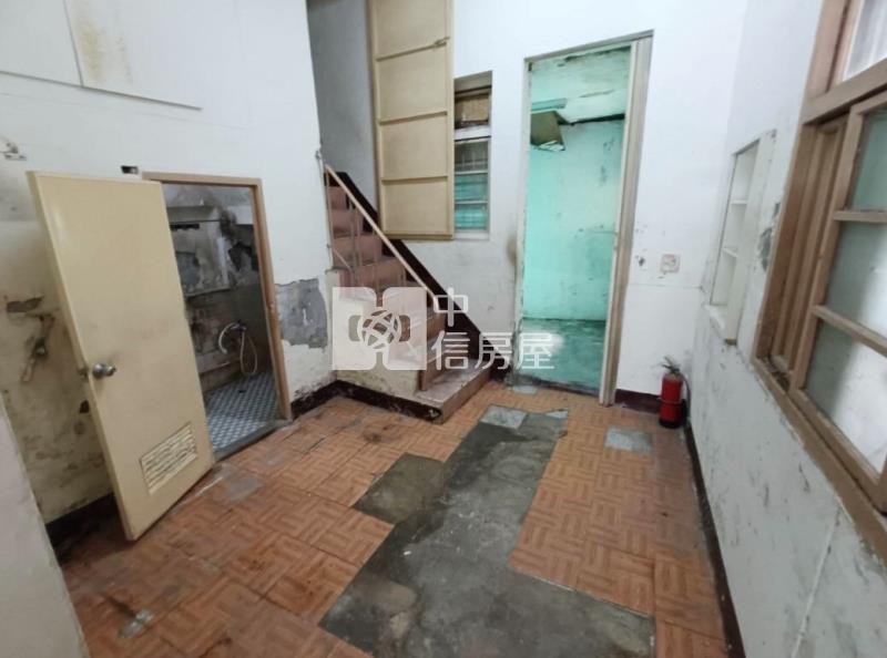 市區朝南大面寬店面房屋室內格局與周邊環境