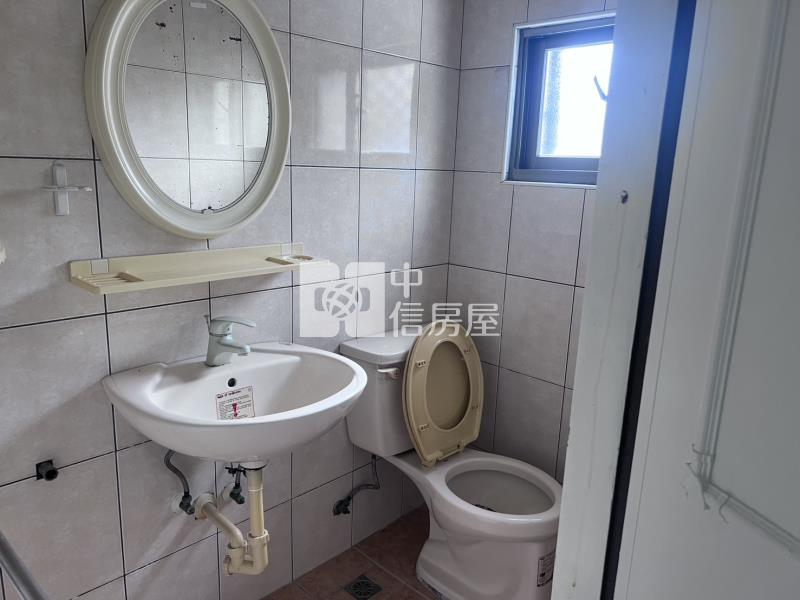 茄萣海景第一排店面住家房屋室內格局與周邊環境