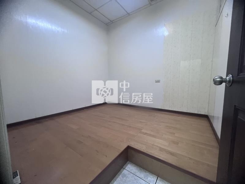 茄萣海景第一排店面住家房屋室內格局與周邊環境