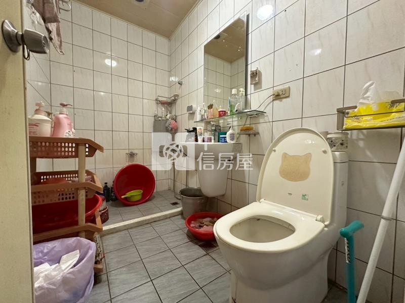 爽文國中旁孝親房臨路透天房屋室內格局與周邊環境
