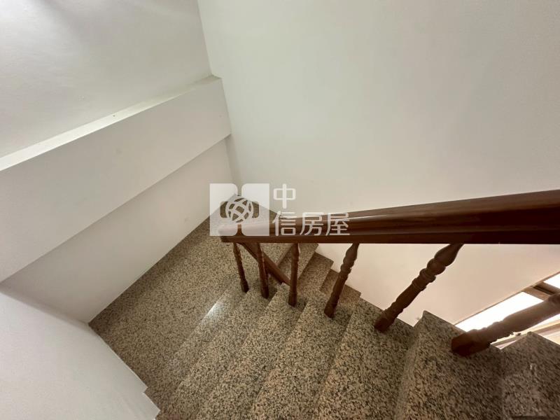 爽文國中旁孝親房臨路透天房屋室內格局與周邊環境
