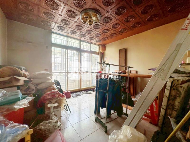 爽文國中旁孝親房臨路透天房屋室內格局與周邊環境