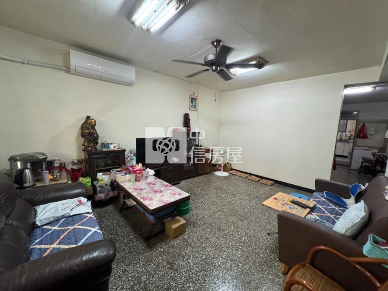文化國小 8米活巷 有前院 門前停車美透天房屋室內格局與周邊環境