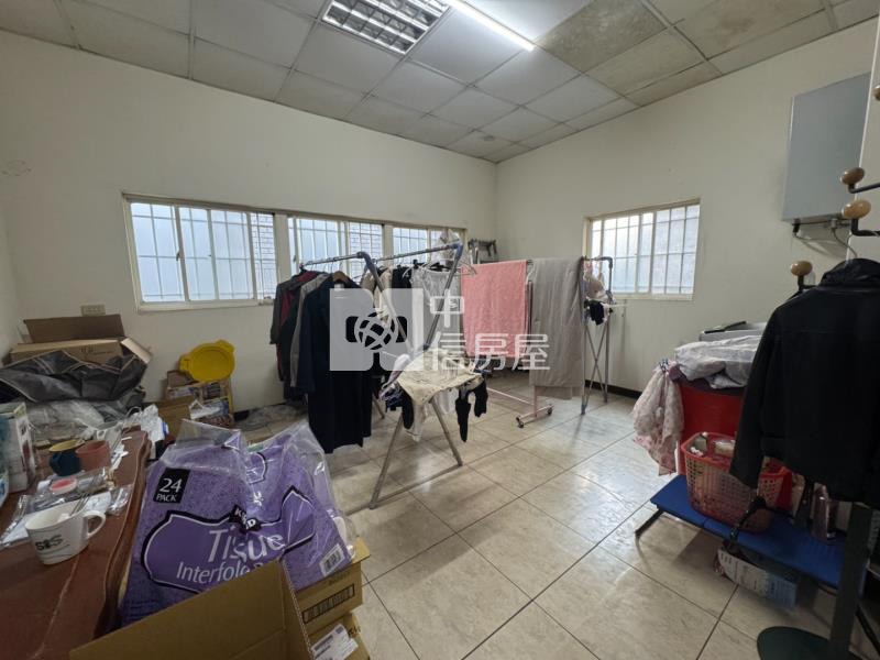 文化國小 8米活巷 有前院 門前停車美透天房屋室內格局與周邊環境