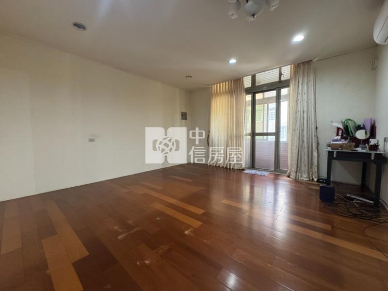 文化國小 8米活巷 有前院 門前停車美透天房屋室內格局與周邊環境