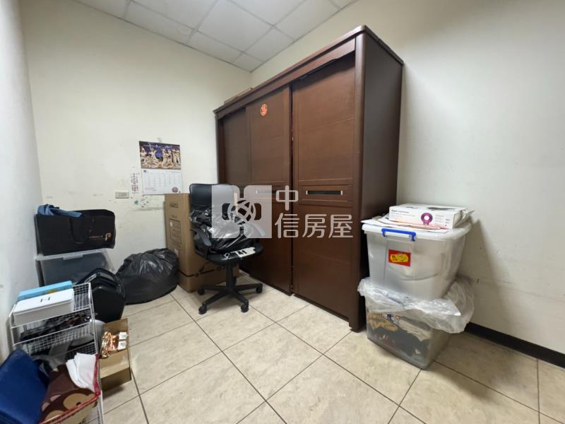 文化國小 8米活巷 有前院 門前停車美透天房屋室內格局與周邊環境