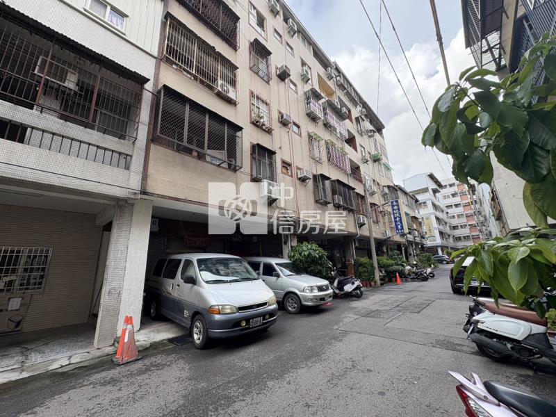 逢甲烈美街面寬雙車一樓美寓(專任)房屋室內格局與周邊環境