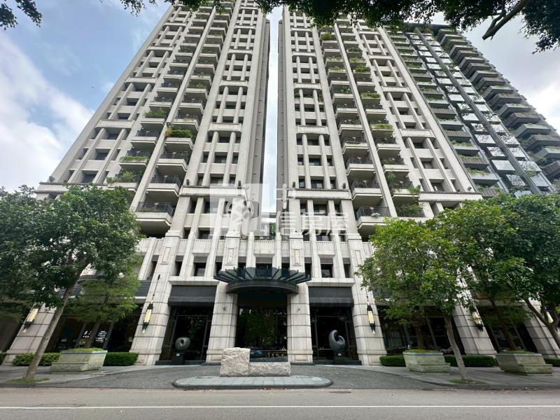 11期順天敦凰精緻裝潢四房雙主臥四平車房屋室內格局與周邊環境