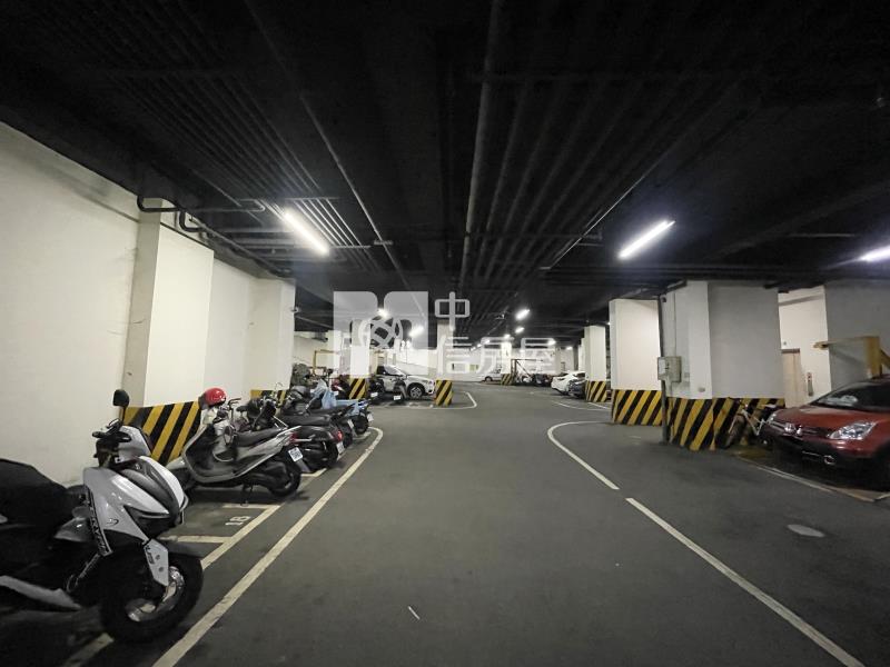 白宮畢卡索三房車位房屋室內格局與周邊環境