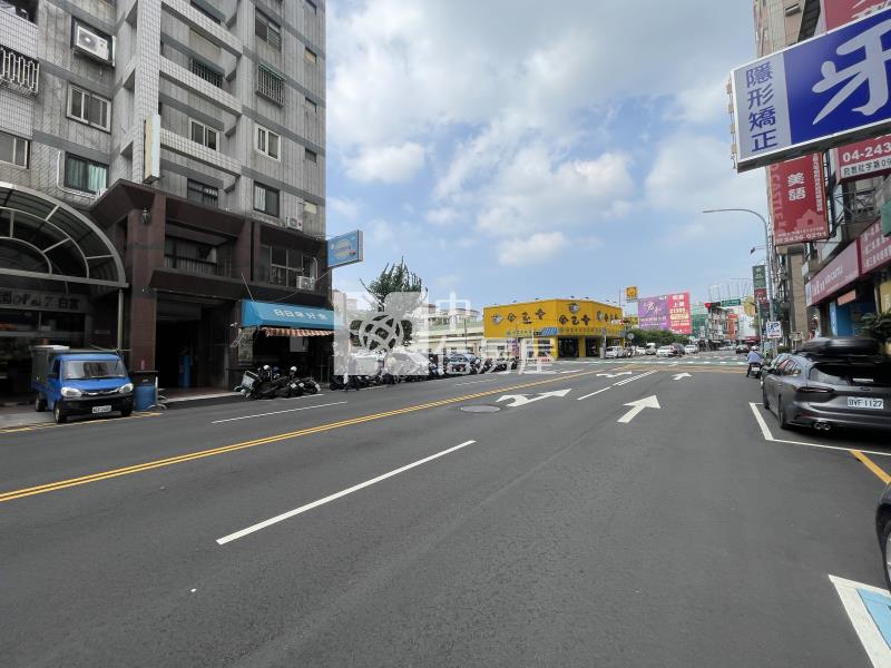 白宮畢卡索三房車位房屋室內格局與周邊環境