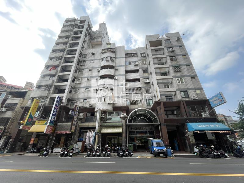 白宮畢卡索三房車位房屋室內格局與周邊環境