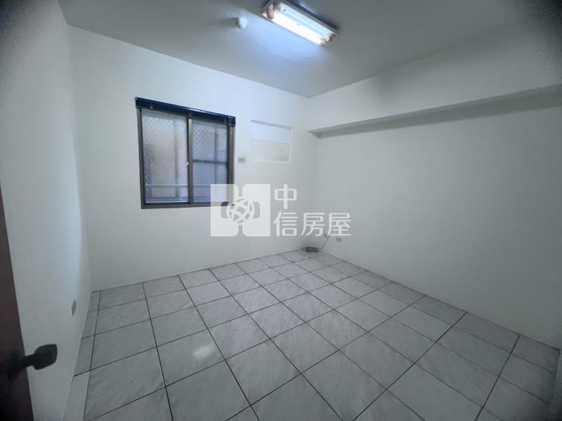 新化圓環四房含車位房屋室內格局與周邊環境