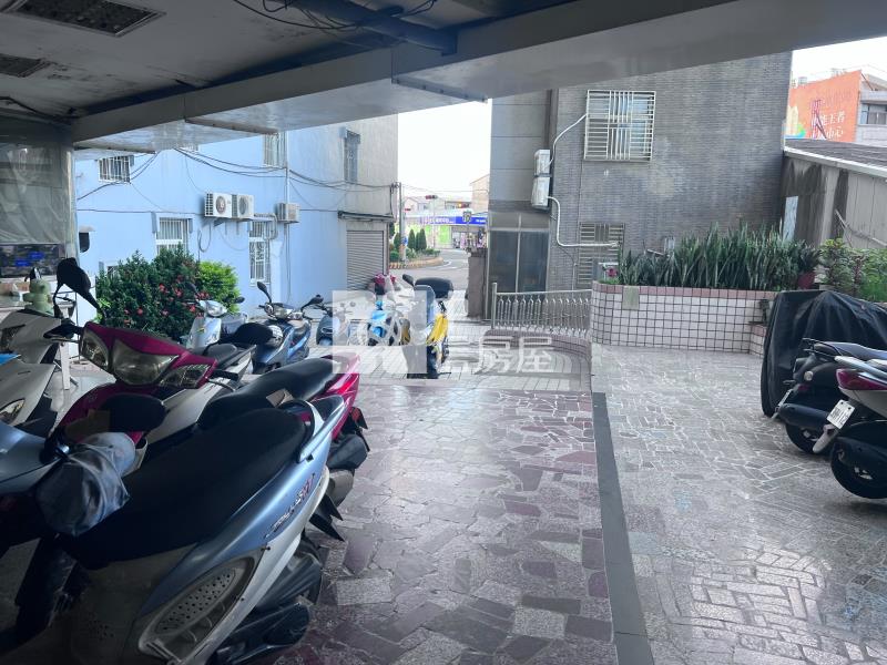 新化圓環四房含車位房屋室內格局與周邊環境