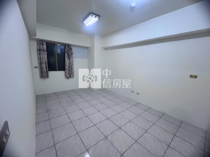 新化圓環四房含車位房屋室內格局與周邊環境