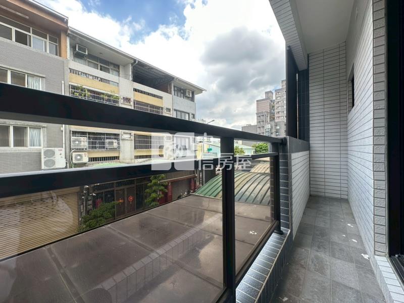 北屯兒童公園全新裝潢車庫別墅房屋室內格局與周邊環境