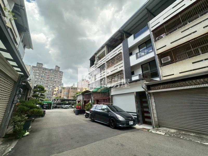 北屯兒童公園全新裝潢車庫別墅房屋室內格局與周邊環境