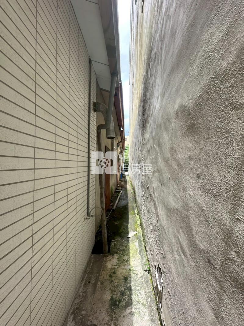 北屯兒童公園全新裝潢車庫別墅房屋室內格局與周邊環境