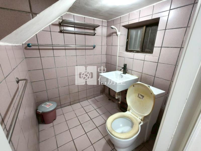 金陵路透天房屋室內格局與周邊環境