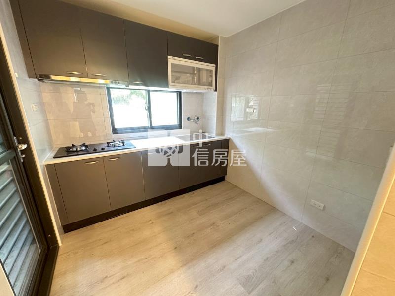 ▲崇法國宅美二樓房屋室內格局與周邊環境