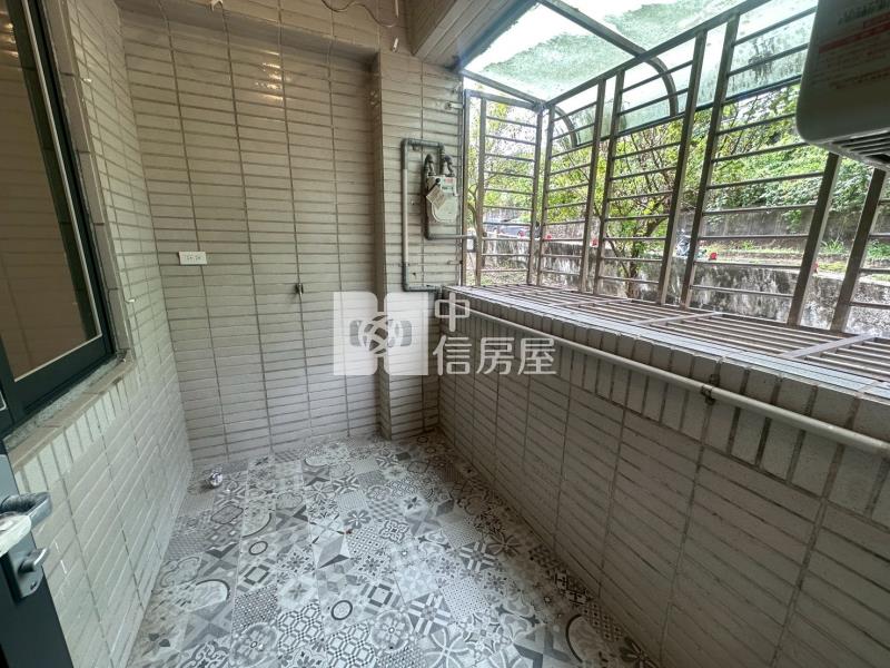 ▲崇法國宅美二樓房屋室內格局與周邊環境