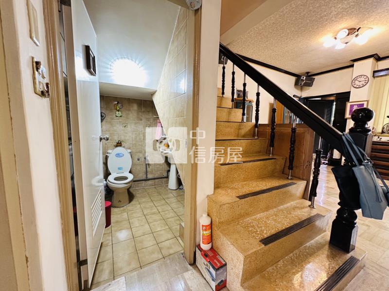 科博館大面寬車庫別墅房屋室內格局與周邊環境