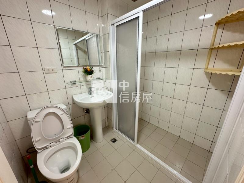 新明夜市電梯三房雙車位房屋室內格局與周邊環境