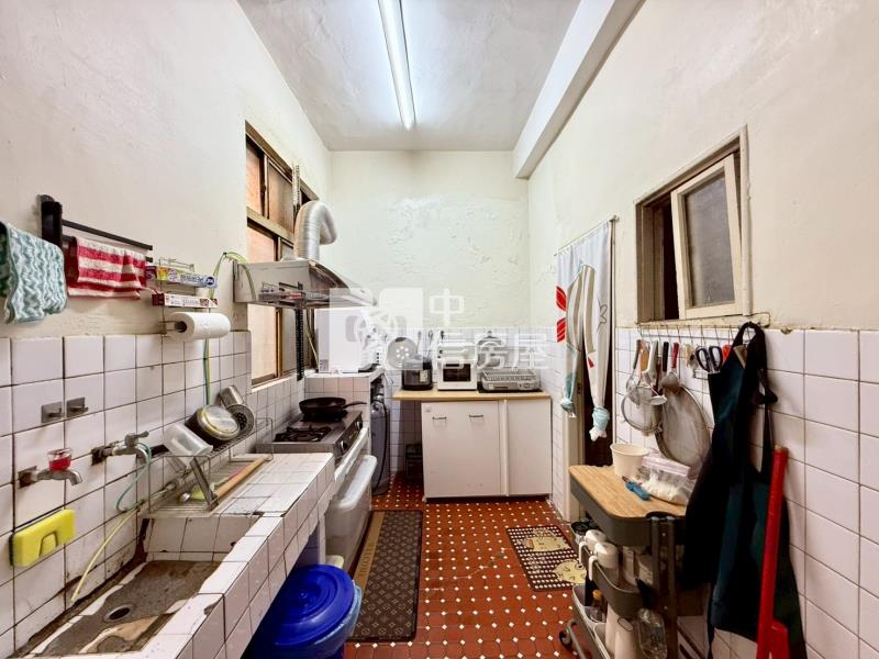 獨家!大里低總價新仁市場四房透天房屋室內格局與周邊環境