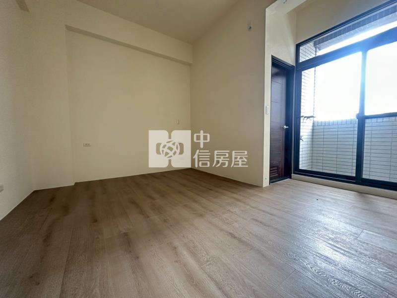潭子市中心正圓通南路全新落成電梯金店面房屋室內格局與周邊環境