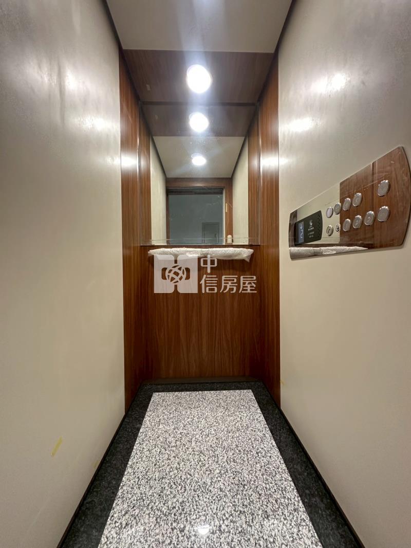 潭子市中心正圓通南路全新落成電梯金店面房屋室內格局與周邊環境