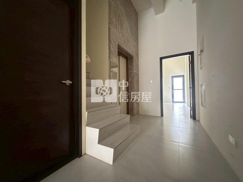 潭子市中心正圓通南路全新落成電梯金店面房屋室內格局與周邊環境