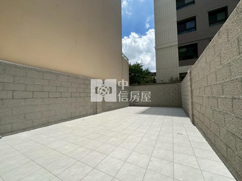 潭子市中心正圓通南路全新落成電梯金店面房屋室內格局與周邊環境