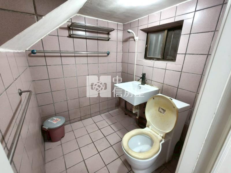 金陵路邊間透天房屋室內格局與周邊環境