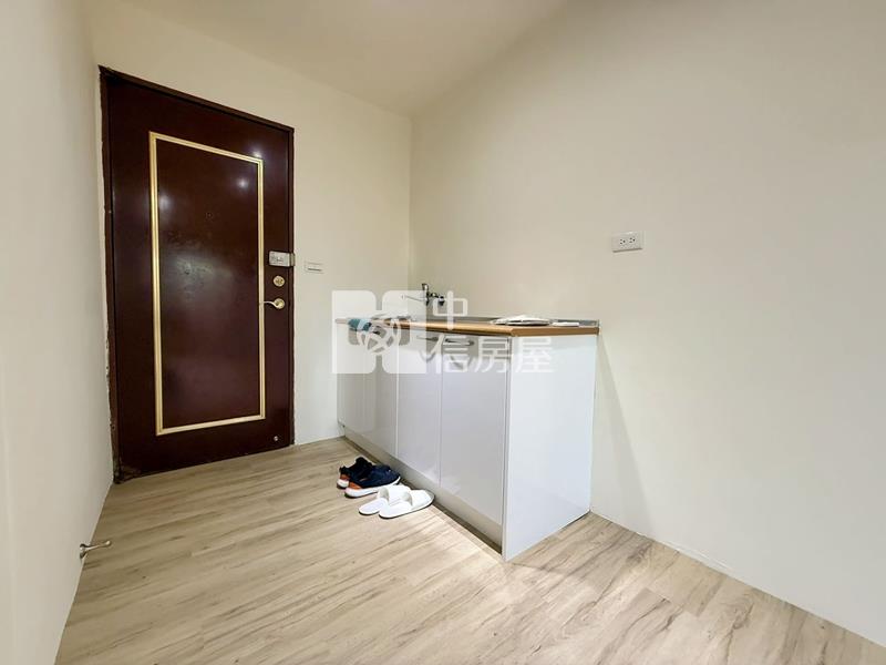 大遠百採光套房房屋室內格局與周邊環境