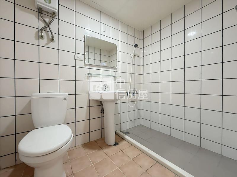 大遠百採光套房房屋室內格局與周邊環境