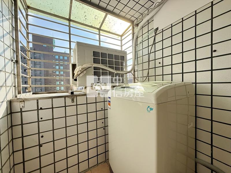 大遠百採光套房房屋室內格局與周邊環境