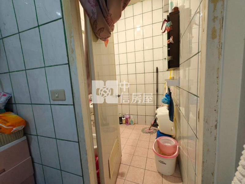 八德高城市場透天金店面,邊間三面採光,台鐵地下化興建中房屋室內格局與周邊環境