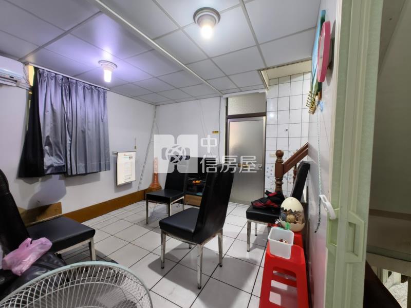 八德高城市場透天金店面,邊間三面採光,台鐵地下化興建中房屋室內格局與周邊環境