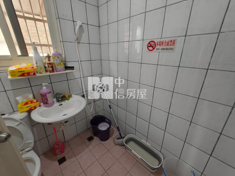 八德高城市場透天金店面,邊間三面採光,台鐵地下化興建中房屋室內格局與周邊環境