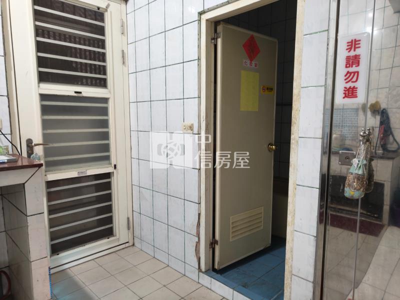 八德高城市場透天金店面,邊間三面採光,台鐵地下化興建中房屋室內格局與周邊環境