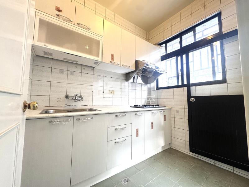 華勛商圈2房美公寓房屋室內格局與周邊環境